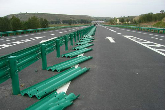 鹤岗波形护栏的维护与管理确保道路安全的关键步骤