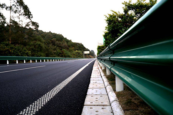 鹤岗高速公路护栏的常用类型