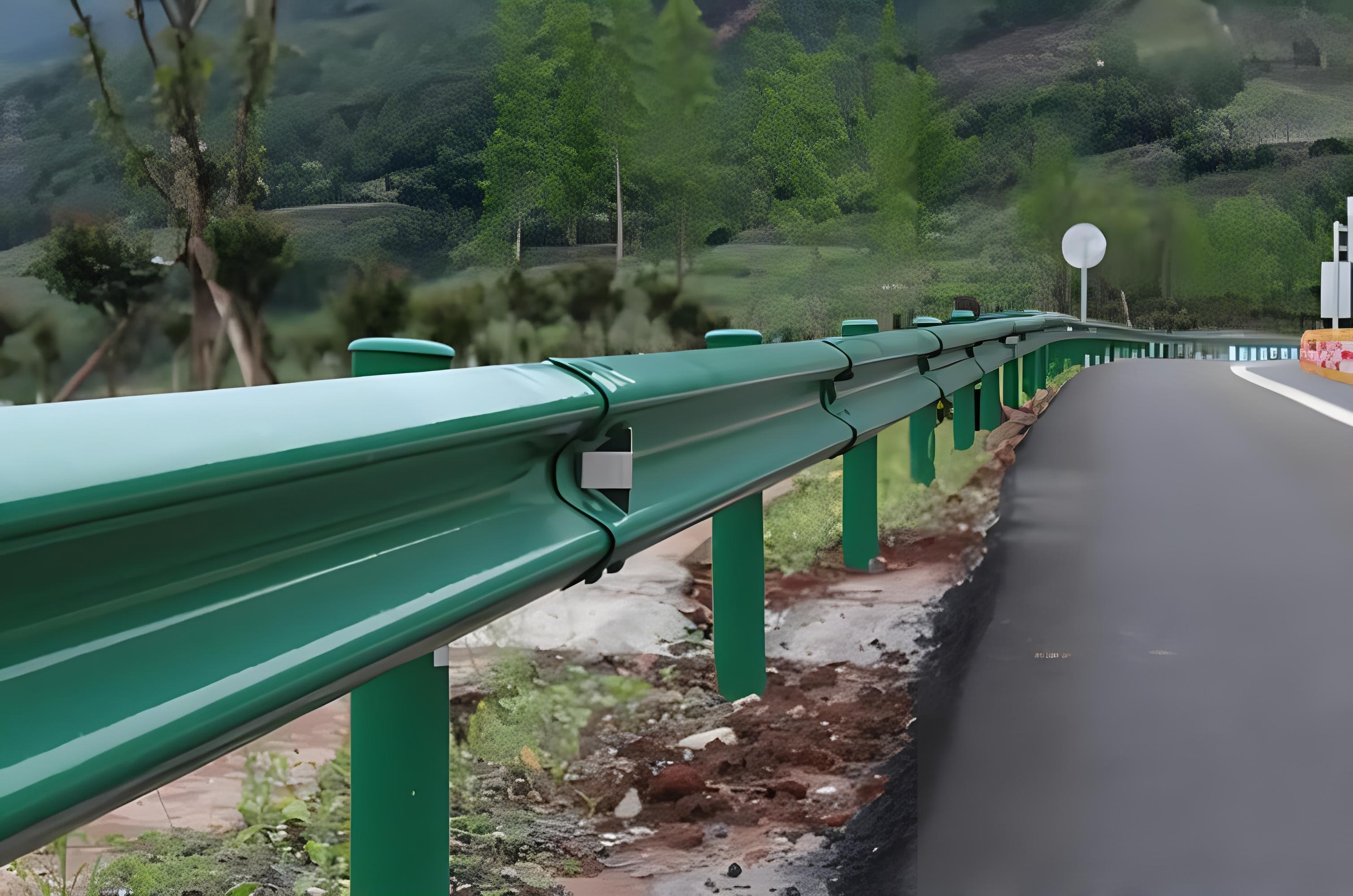 鹤岗波形护栏保护道路安全的重要设施