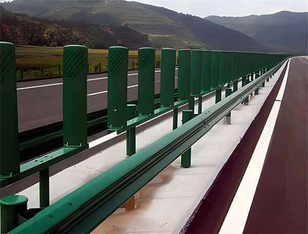 鹤岗三波护栏板在高速公路的应用